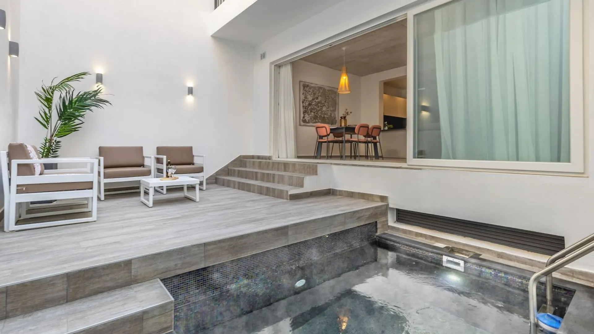 Heated Pool Luxury In Pembroke St Julians Apartment Malta